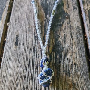 MAKRAME OGRLICA - BELA BOGINJA - LAPIS LAZULI